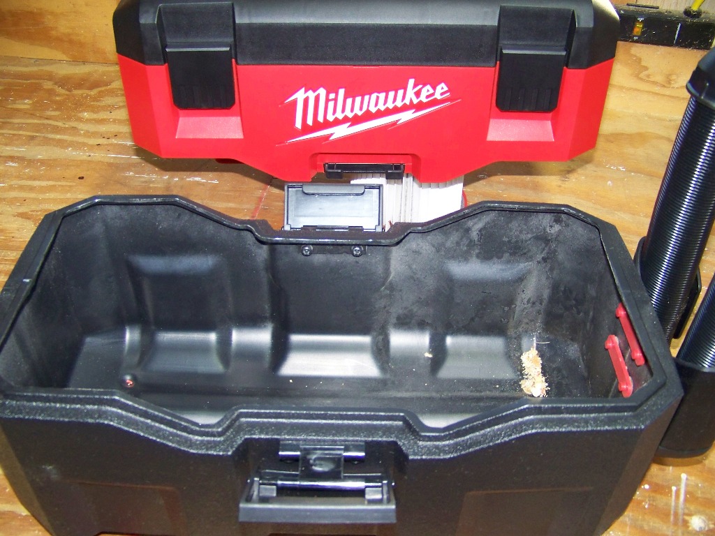 18-вольтный пылесос Milwaukee 0880-20 с функциями сухой и влажной уборки (ОБЗОР)
