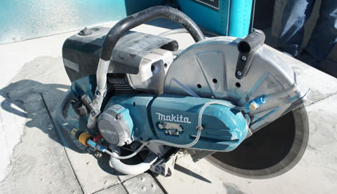 Первая в мире 4-тактная бензиновая обрезная пила Makita EK7651H